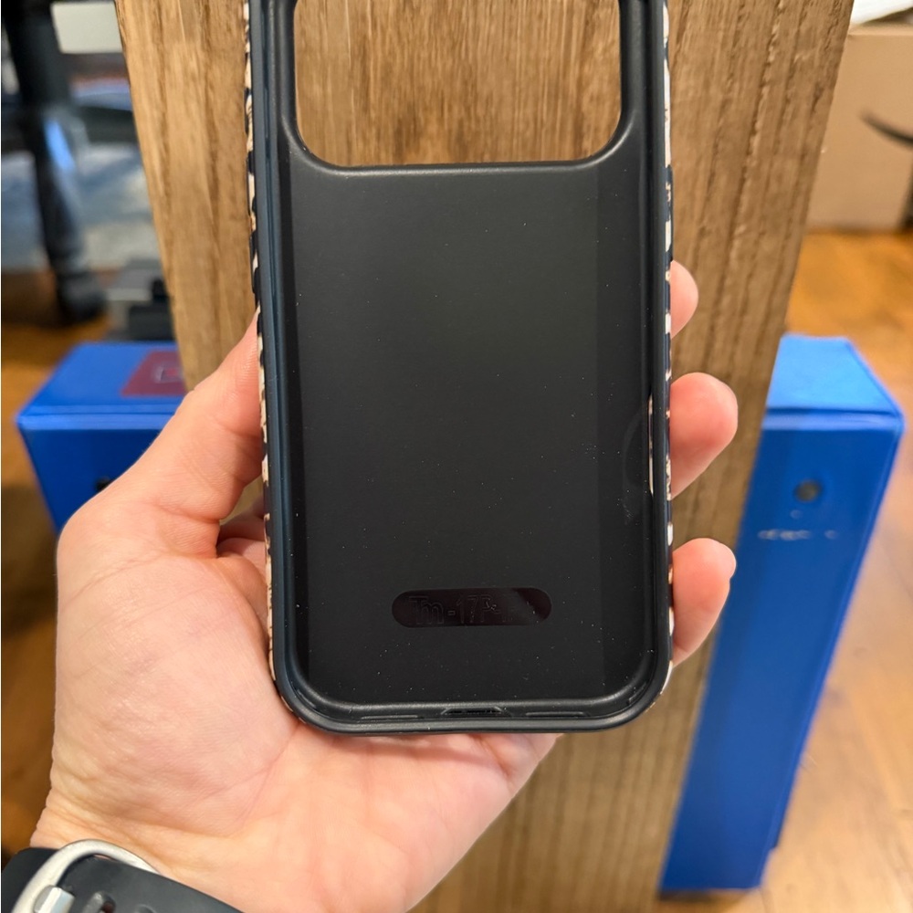 Burga iPhone 17 Pro Case - Picture 4 of 6